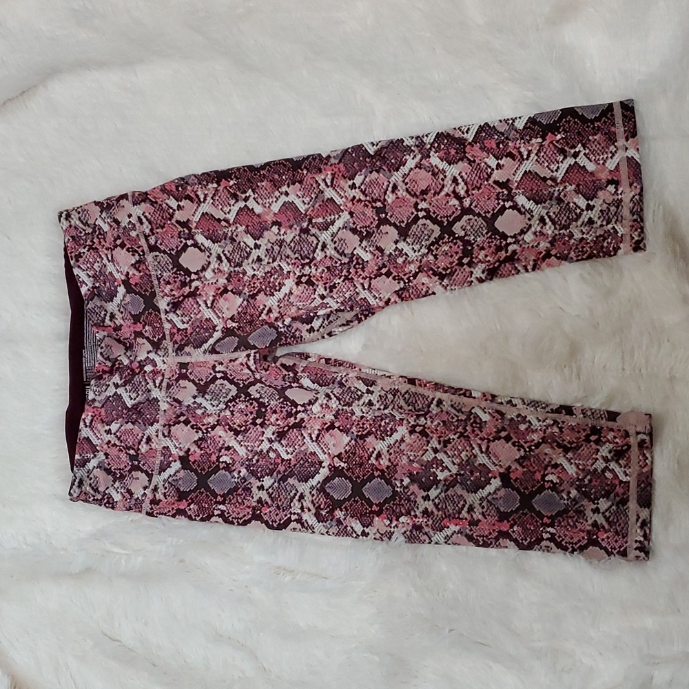 Victoria Sport Knockout by Victoria's Secret Crop Active Pants Size M EUC